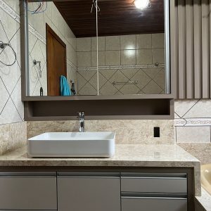tampo para banheiro com Mármore Bege Bahia